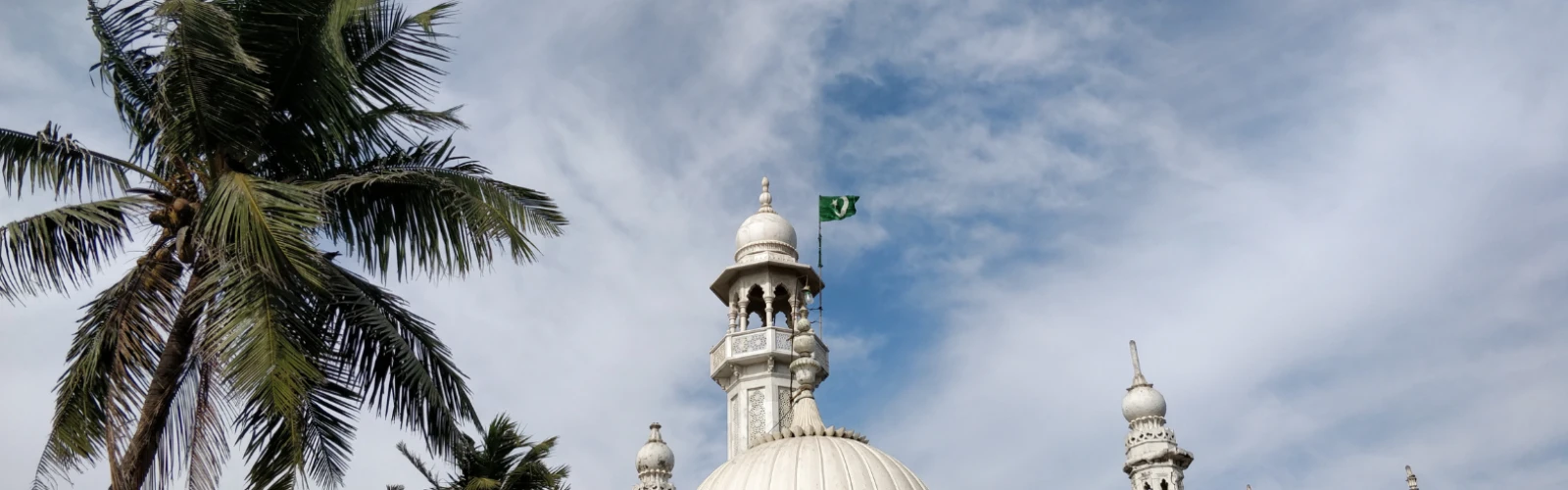 Haji Ali Dargah: A serene shrine floating on the Arabian Sea
