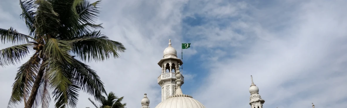 Haji Ali Dargah: A serene shrine floating on the Arabian Sea