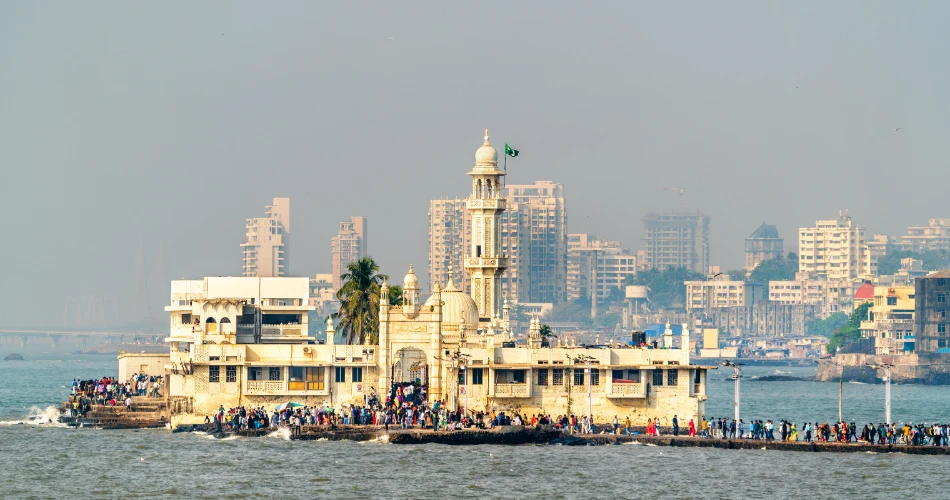 Haji Ali Dargah: A serene shrine floating on the Arabian Sea
